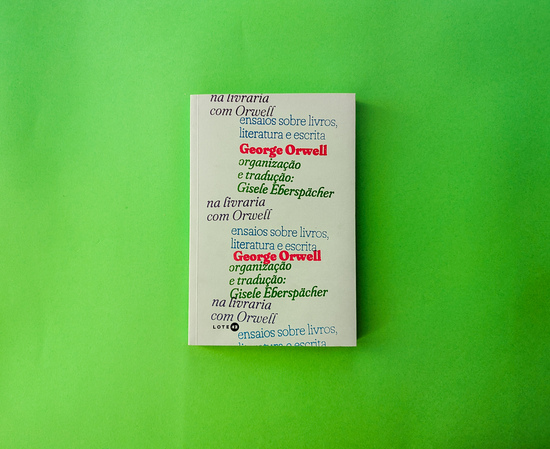 capa de na livraria com orwell