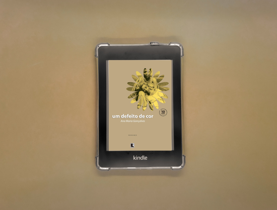 capa de um defeito de cor com fundo marrom