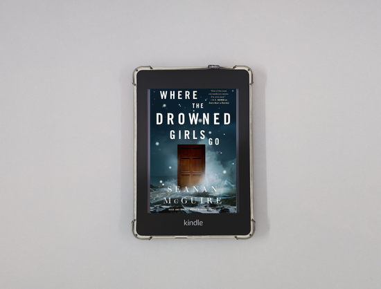 capa de Where the Drowned Girls Go com fundo cinza